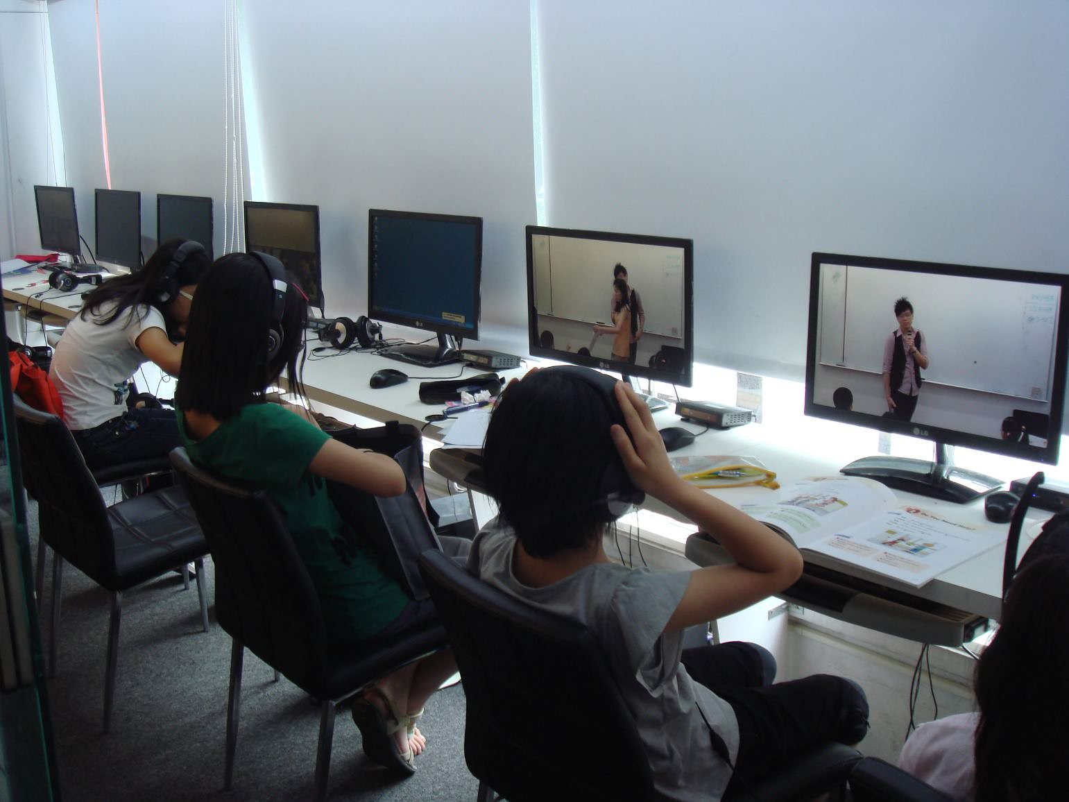 使用STB 4K 上课机在教育机构内进行影片观看(补课)